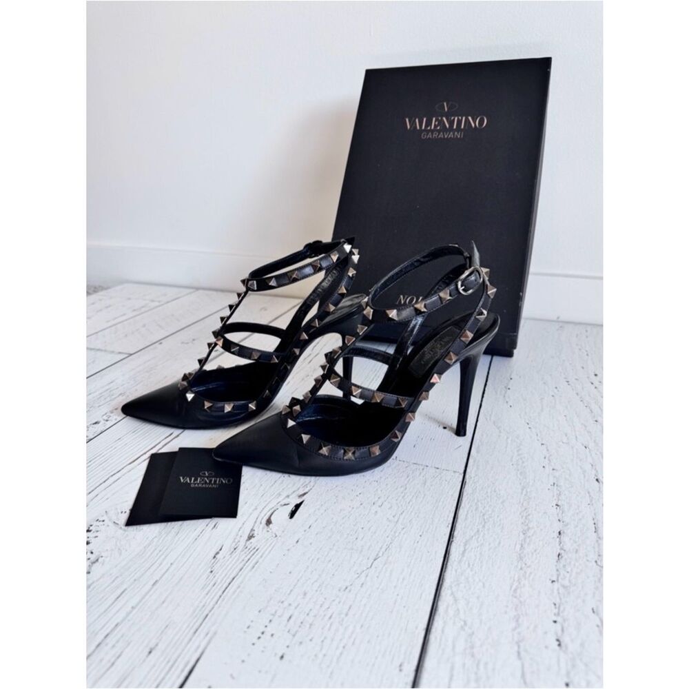 Valentino Garavani - Matte Black Rockstud Leather Pumps - Picture 1 of 7